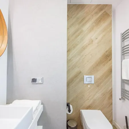 Empire Ovo Apartment *